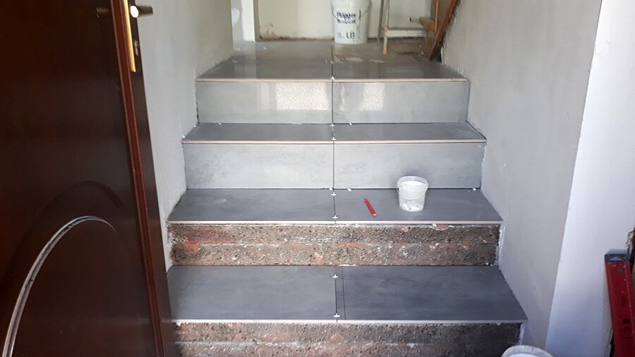 Rybnik, Obronców Pokoju - remont klatki schodowej oraz kafelkowanie - zdjęcie 2